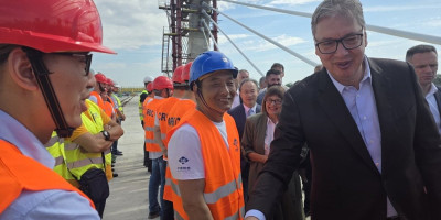 "Ovo je arhitektonsko remek delo, čudo  - Veličanstveni poduhat" : Vučić na spajanju mosta preko Dunava (FOTO)