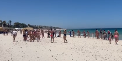 Opleli sitan vez! Srbi zaigrali na plaži u Tunisu - Niko nije odoleo (VIDEO)