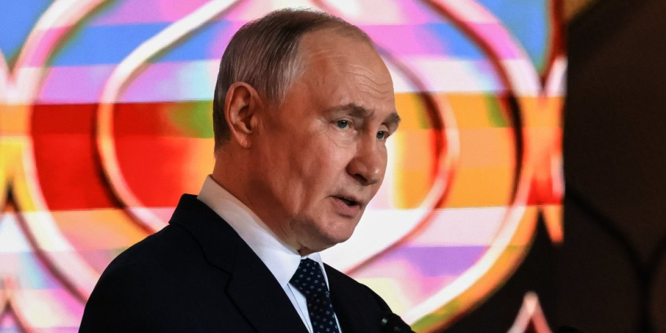 Šta im Putin ovo pokazuje?! Kamere snimile neobičan trenutak na samitu ASEAN! (VIDEO)