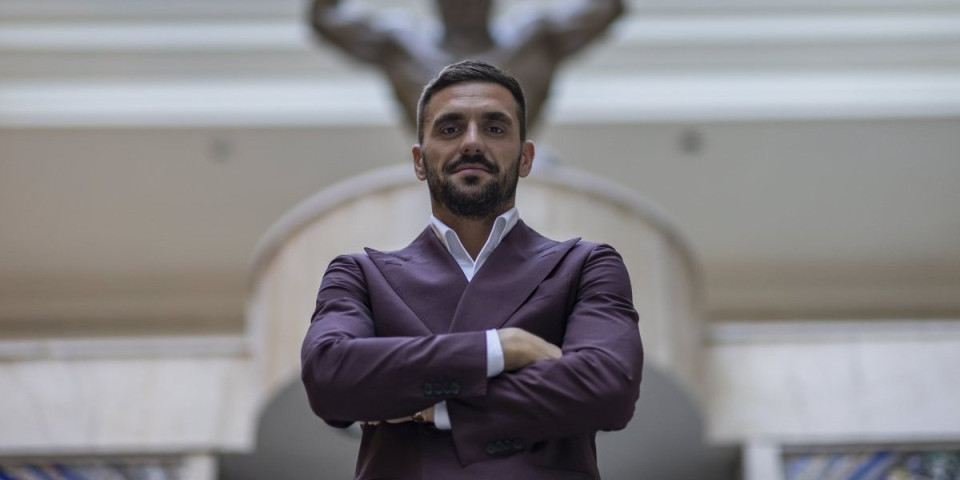 Tadić se pojavio među igračima Ajaksa i zapalio navijače jednom rečenicom: "Vidimo se!"
