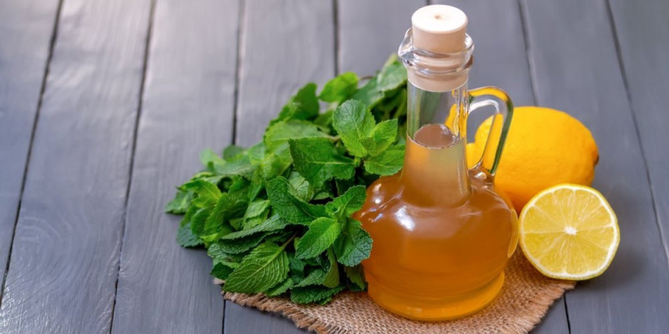 Miris leta u čaši: Domaći sirup od nane i limuna za vrele dane