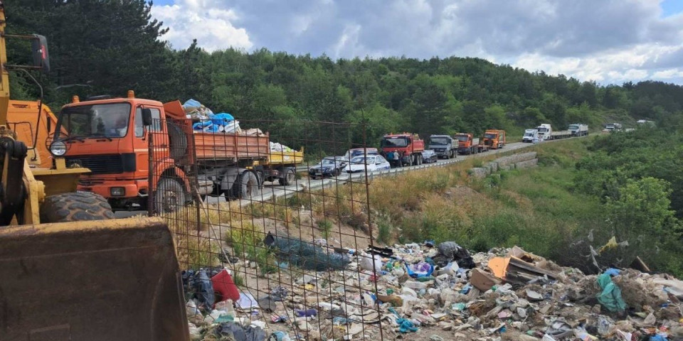 Rešena ekološka kriza u Sjenici: Otpad ide u drugi grad ali potrebno je trajno rešnje problema