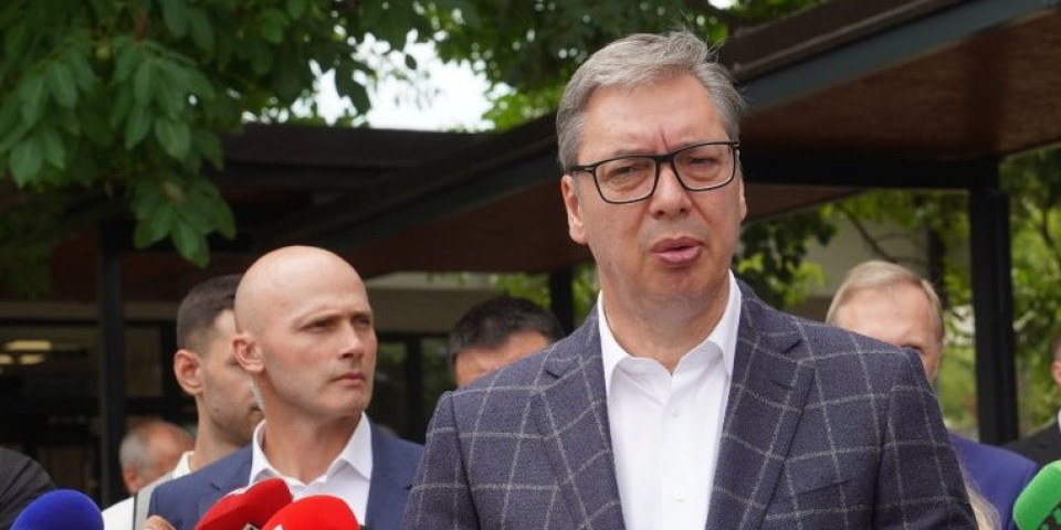Narode, pogledajte dokle ide glupost blokadera: Sad pokušavaju da dehumanizuju Vučića i preko pasa