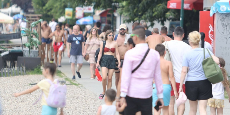 Dan na Adi Ciganliji za oko 2.000 dinara po osobi! Cene na "beogradskom moru" ove godine šokirale kupače (FOTO)