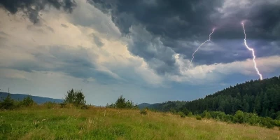 Srbija na udaru nevremena: Grad, olujni vetar i obilni pljuskovi haraju danas, a evo šta sledi u julu!