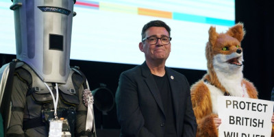 (FOTO) Ovaj čovek će biti novi premijer Velike Britanije! Ko je Endi Bernam: Jedan potez za vreme korone ga je digao u nebesa