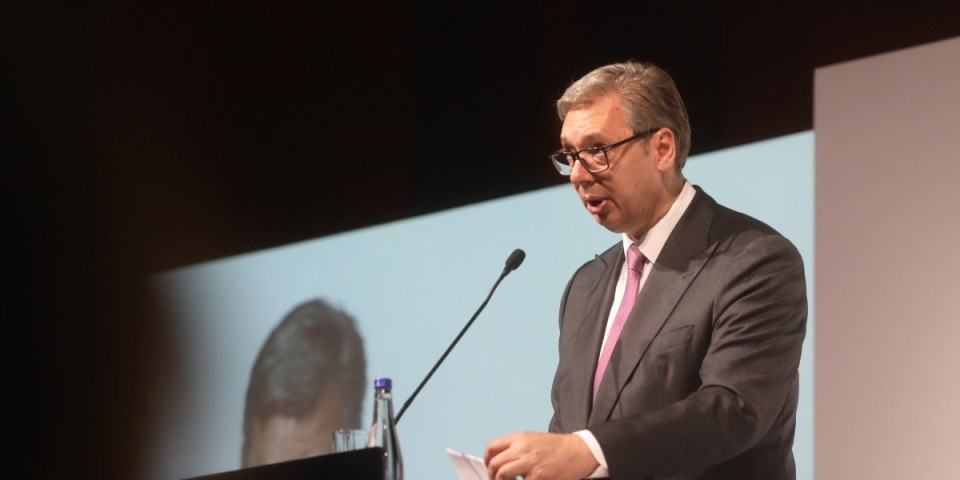 Prljava propaganda na steroidima! Ovo je dokaz: Tajkunska trovačnica crta metu na čelu Vučiću (VIDEO)