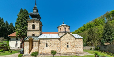 U ovaj manastir vernici dolaze samo sa jednom željom: Evo zašto treba da posetite Tronošu i popijete vodu sa česme ove svetinje