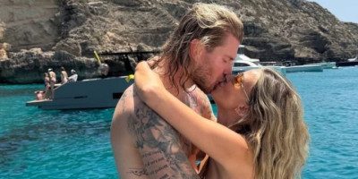 Sa Mundijala na plažu! Dileta pokazala seksi telo samo mesec i po posle porođaja