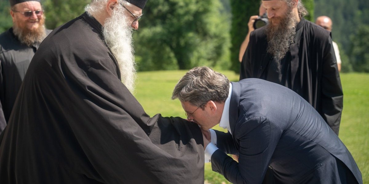 Nikola Selaković u manastiru Studenica