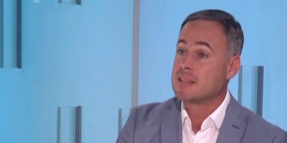Totalni kraj Aleksića: Zakukao što su ga studenti šutnuli pa priznao da je prevario narod! (VIDEO)