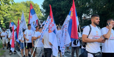 "Dolazimo punog srca": Građani iz Novog Sada krenuli na skup u Beogradu (FOTO/VIDEO)