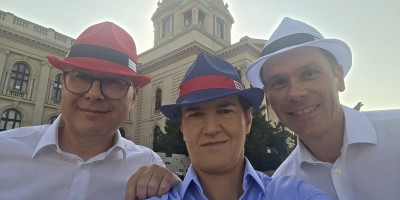 Sa šeširima u boji Srbije: Brnabić, Vučević i Mali pozvali građane na skup 27. juna u Beogradu (FOTO)