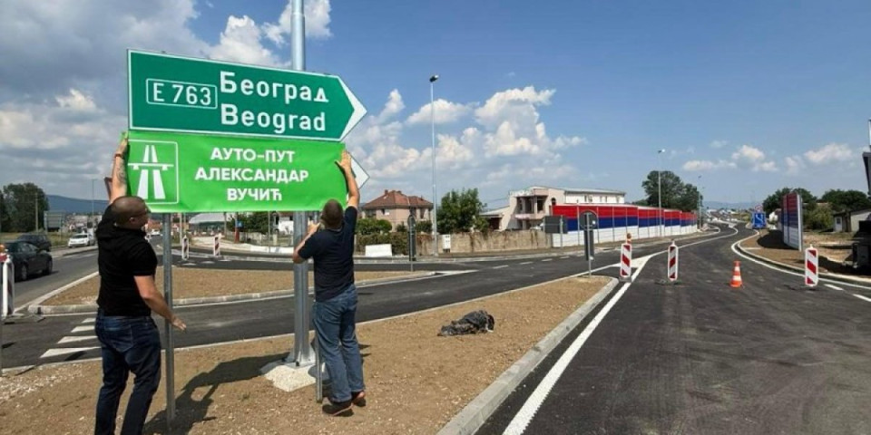 Neviđen gest u Čačku! Moravski koridor privremeno dobio novo ime zbog Vučića (FOTO)