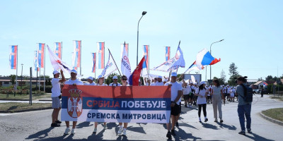 Nastavlja se teror na mrežama: Blokaderi ne menjaju metode, nakon uvreda usledile i kletve za građane koji pešače ka Beogradu! (FOTO)
