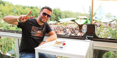 Vodi srpske đake na ekskurzije, a maše zastavom pod kojom su naša deca klana: Vlasnik "Rapsodi travela" pljunuo na Srbe u SAD!