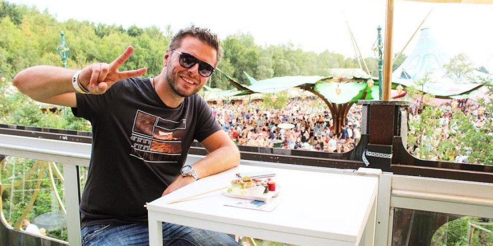 Vodi srpske đake na ekskurzije, a maše zastavom pod kojom su naša deca klana: Vlasnik "Rapsodi travela" pljunuo na Srbe u SAD!