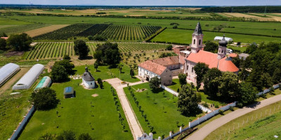 Na pola sata od Beograda nalazi se manastir koji vernici ne zaobilaze: Veruje se da leči najteže boljke
