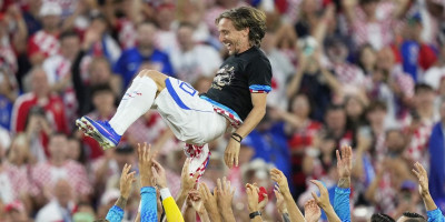 Modrić nije izdržao! Kapiten Hrvatske doživeo iznenađenje, pa zaplakao pred svima (VIDEO)