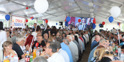 Oplanići čekaju Vučića! Nema gde da padne igla - ovako narod podržava SNS! (FOTO/VIDEO)