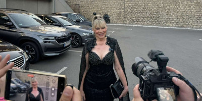 Popović gleda s neba i plače! Sašina udovica nastupa posle dve decenije, blista u haljini sa cirkonima