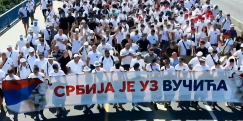 Srbija je uz Vučića! Veličanstvene slike sa Brankovog mosta - građani krenuli na istorijski skup u centru Beograda (FOTO/VIDEO)