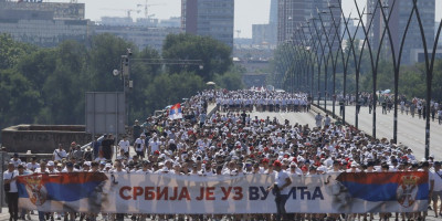 SRBIJA ZNA KOME VERUJE! Informer TV ubedljivo najgledanija televizija u zemlji: Svi prate veliki skup "Srbija, jedna porodica"