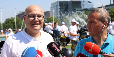 Grb i zastava su iznad svega, bez obzira na razlike: Miloš Vučević poslao snažnu poruku sa skupa "Srbija jedna porodica" (VIDEO)