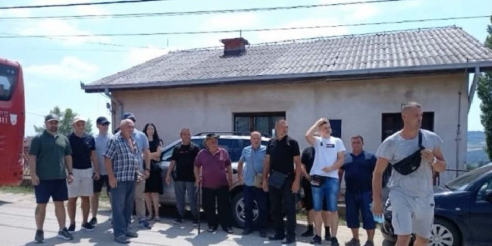 Otac ubijenog mladića iz Dubone uz Vučića: Miša Todorović objavio fotografiju i poslao poruku koja je odjeknula!