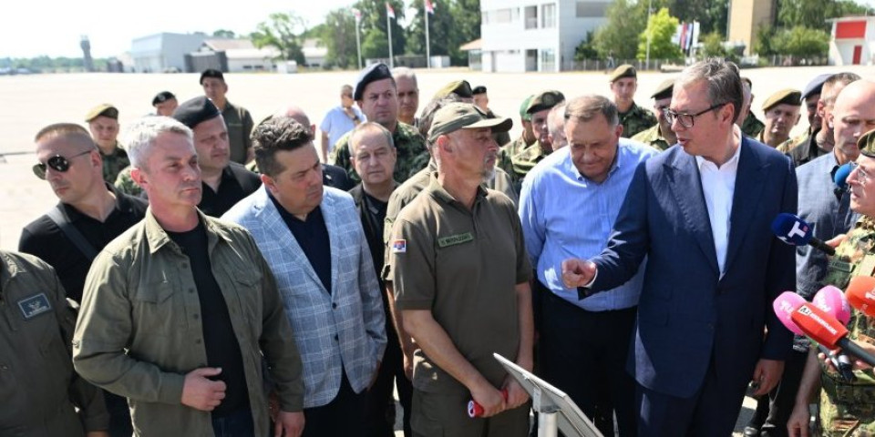 Ovakav odgovor nisu očekivali! Vučić poslao jasnu poruku: Dok jedni blokiraju, drugi grade! (FOTO)