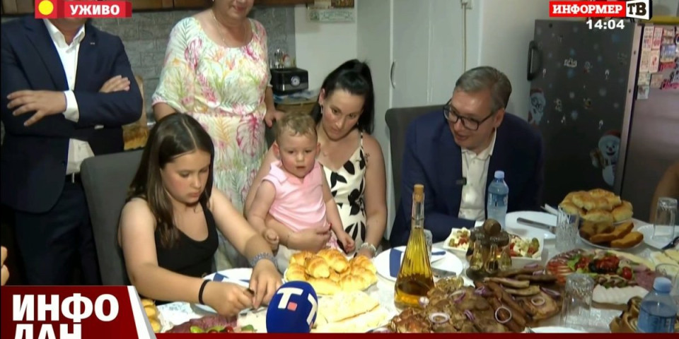 Vučić u poseti porodici Veljković: Predsednika u Senjskom Rudniku dočekali kao najrođenijeg - Puna trpeza, ori se dečiji smeh