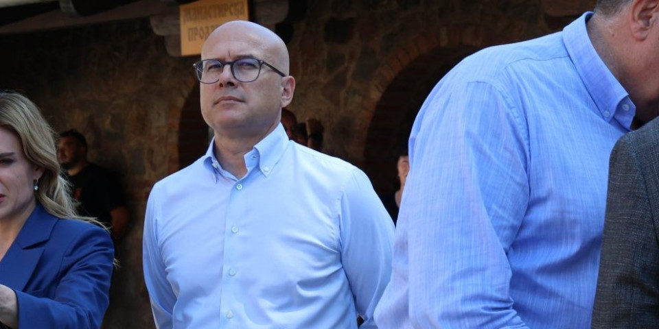 "Da je bio u prilici ukrao bi Trišovu 2!" Đilas deli moralne lekcije sa holideja - Vučević mu brutalno odgovorio (FOTO)
