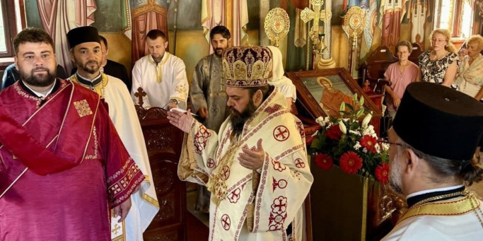 "Srbija će vaskrsnuti za večnost": Moćne reči na vidovdanskoj liturgiji u Vukovaru (VIDEO)