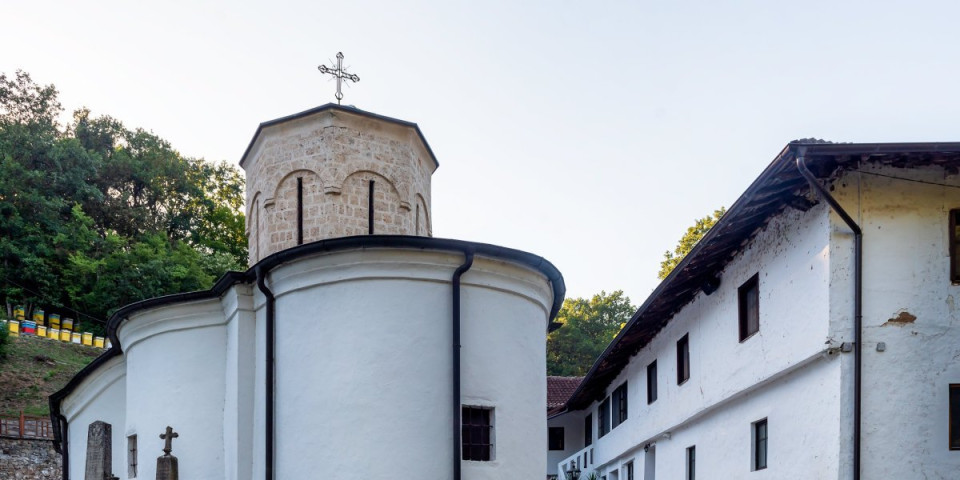 Manastir u kom se svaka želja ispuni! Reke hodočasnika dolaze da se poklone moštima