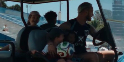 "Deco, jel volite brzu vožnju?" Arnautović rekreirao kultnu scenu iz filma i ukrao šou na Mundijalu (VIDEO)