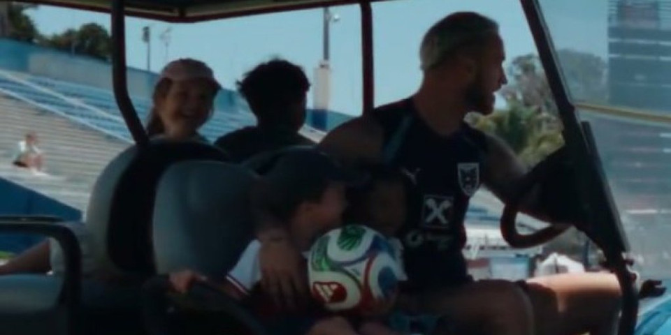 "Deco, jel volite brzu vožnju?" Arnautović rekreirao kultnu scenu iz filma i ukrao šou na Mundijalu (VIDEO)