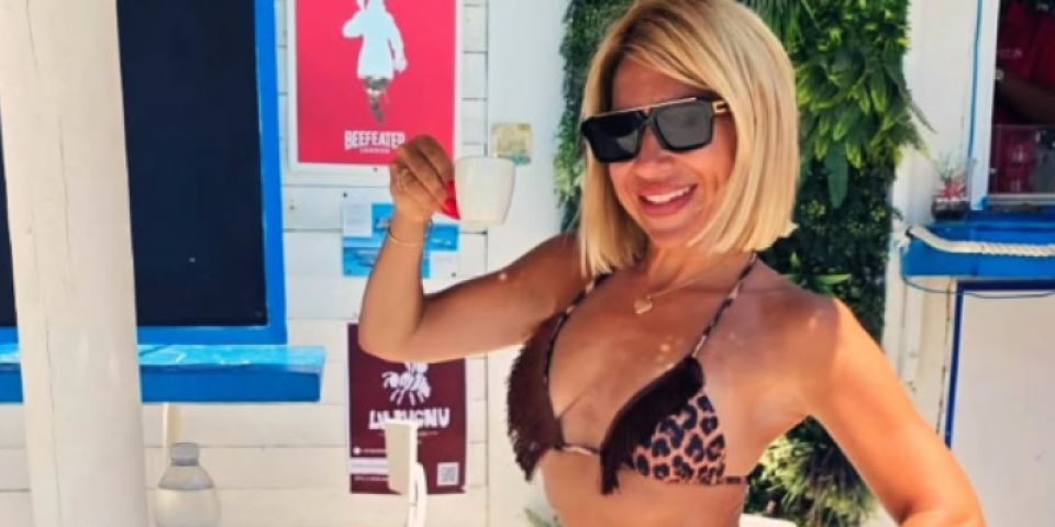 Italijani odlepili za Jovanom Jeremić! Tigrasti bikini napravio haos na plaži, a svi je ovo pitaju