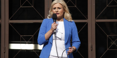 Jelena Pavlović oplela po svojima! Optužila ih da su narkomani i Vučićevi poslušnici! (FOTO)