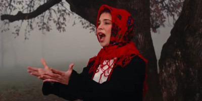 (VIDEO) Moćna vidovdanska premijera dirnula Srbiju – Lena Nikolić zapevala o junacima iz Banjske