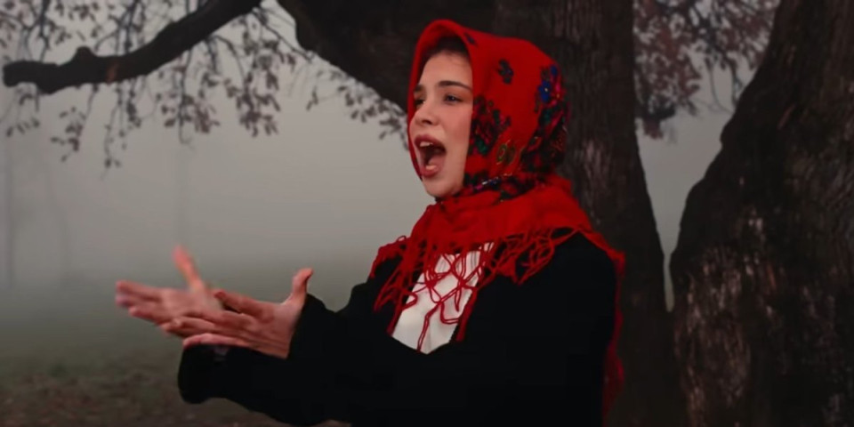 (VIDEO) Moćna vidovdanska premijera dirnula Srbiju – Lena Nikolić zapevala o junacima iz Banjske