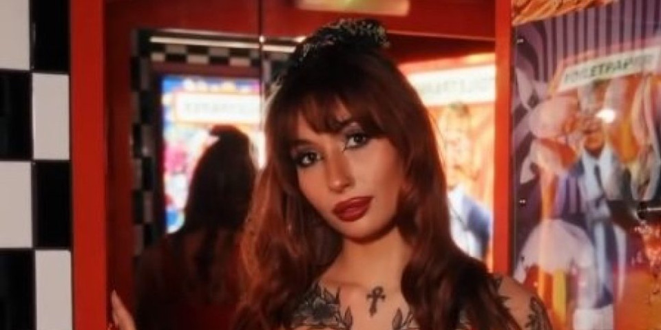 Porno zvezda otkrila najbizarnije zahteve: Od pazuha do gaženja - ispovest zapalila mreže (VIDEO)