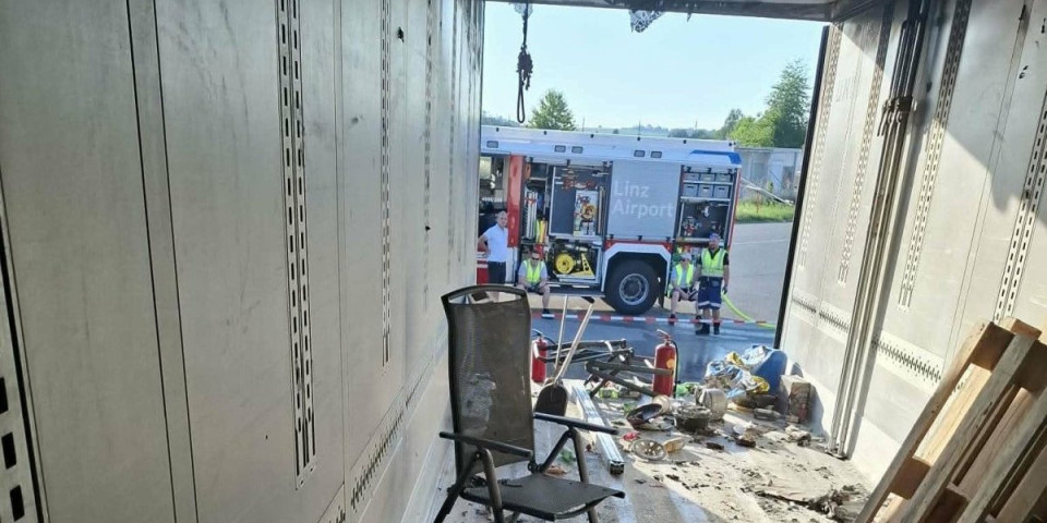 Slike sa mesta užasne eksplozije u Lincu: Plinska boca iznenada grunula - Povređeni vozači iz Čačka  (FOTO)
