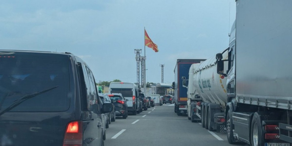 Pakao na Evzoniju, turisti očajni: "Zarobljeni smo na suncu već dva sata, čeka nas još agonije!" Ako krećete na more, odmah menjajte rutu