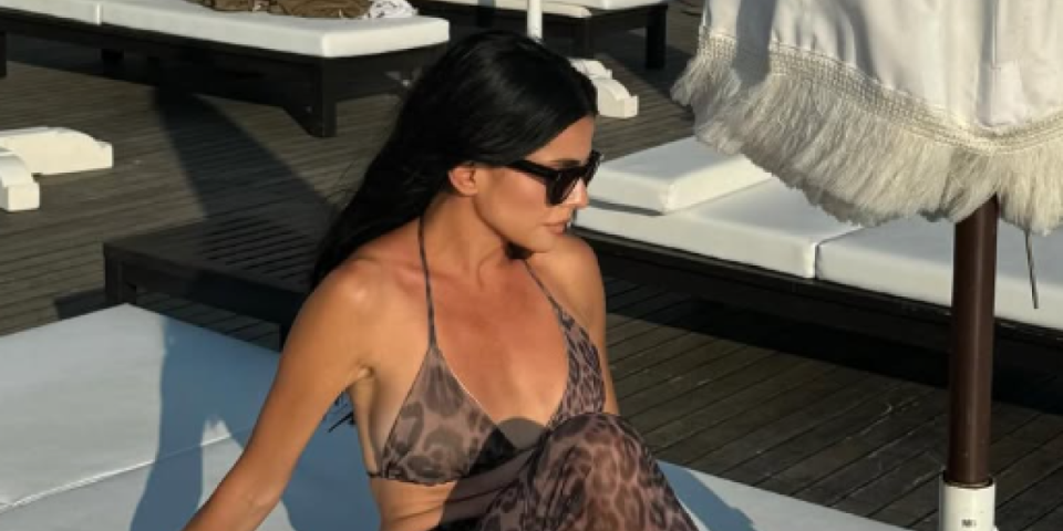 Prava vrela tigrica! Voditeljka u petoj deceniji objavila krupan kadar golog tela (FOTO)