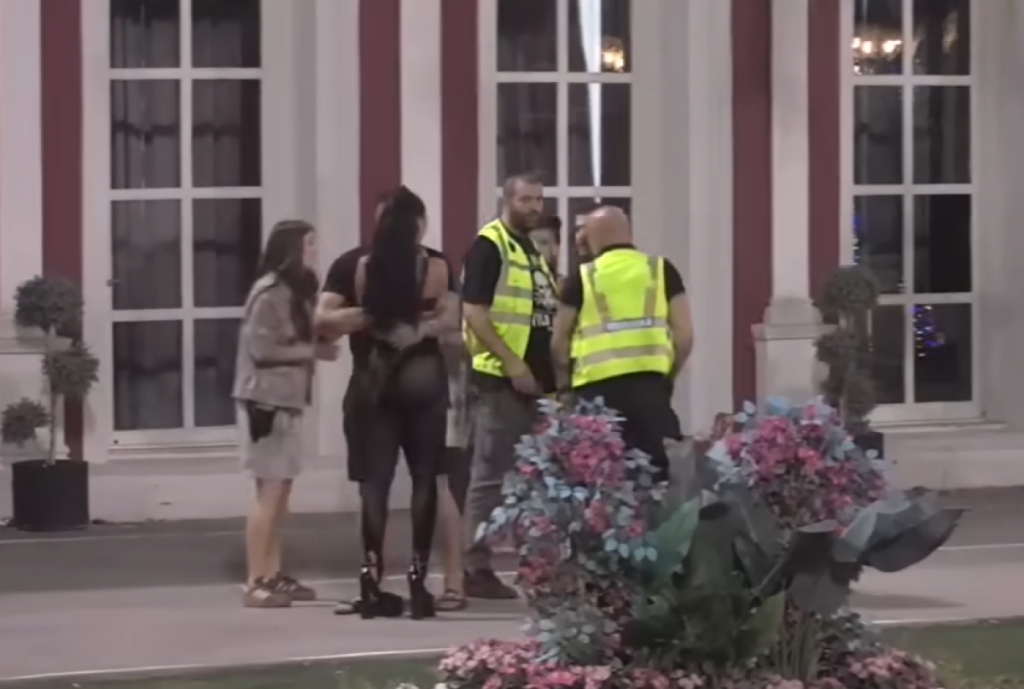 "Uništiću te, pi*ko jedna!" Asmin se zabarikadirao u hotelu, Maja pokušala da razvali vrata (VIDEO)
