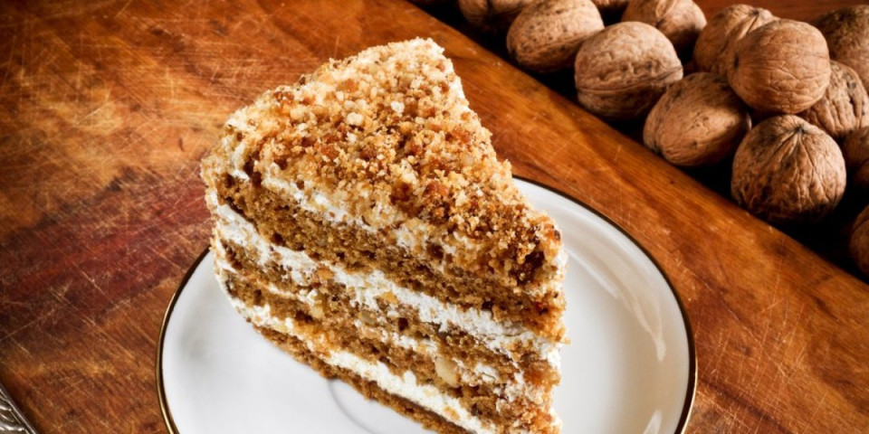 Starinska torta sa orasima i žutim filom: Slavska poslastica bez premca - Ukus vraća u detinjstvo