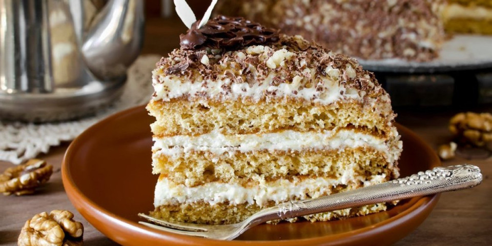 Posna torta koja osvaja na prvi zalogaj: Bez jaja i mleka - pravi se za 15 minuta