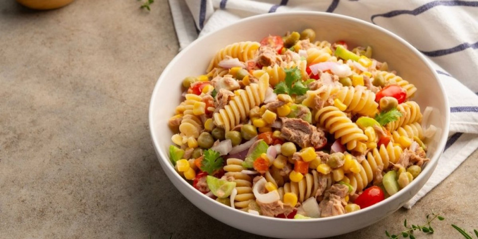 Tuna salata sa testeninom: Ukusna i zasitna - savršen posni obrok
