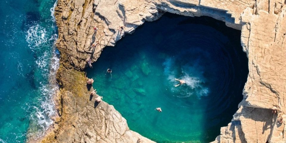 Skriveni raj na Tasosu: Prirodni bazen koji oduzima dah osvaja turiste iz celog sveta (VIDEO)