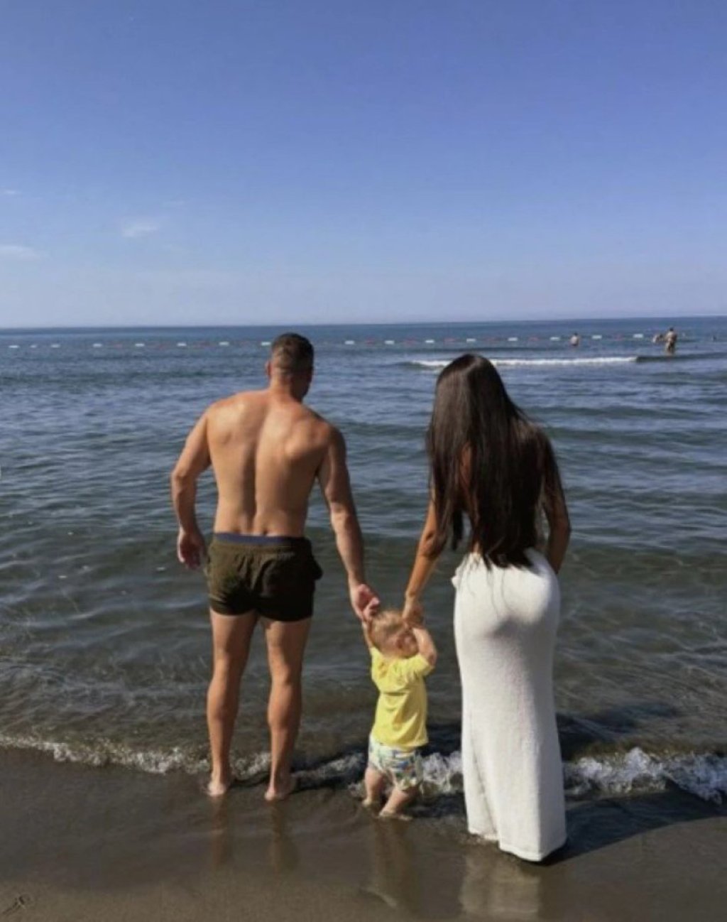Kao da ju je vajao Mikelanđelo! Tamara nakon porođaja još bolja mačka, beli providni kupaći pokazao i šta ne sme
